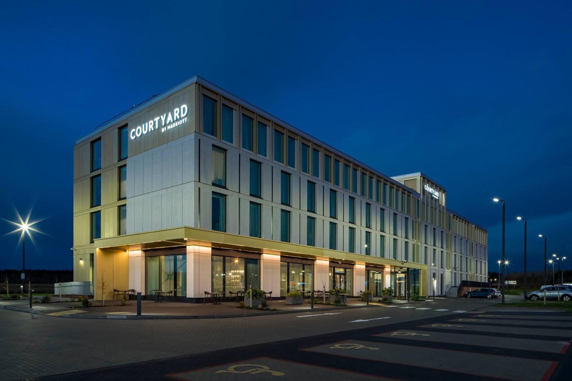 Courtyard By Marriott Inverness Airport Экстерьер фото